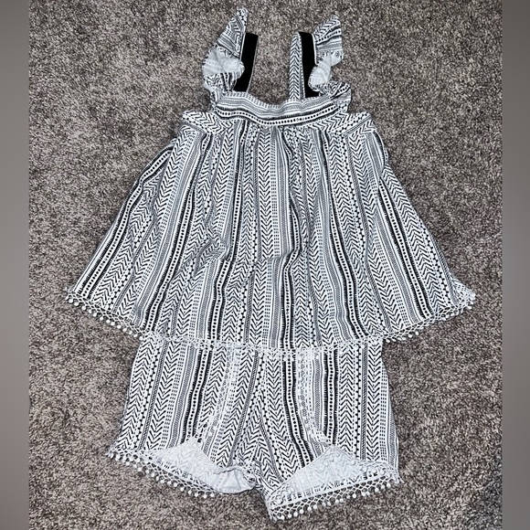 Bonnie Jean Other - Bonnie Jean size 6 two piece ruffle/tassel outfit black & white